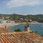 Ausblick von der Burg aus auf den Strand und Stadt in Tossa de Mar