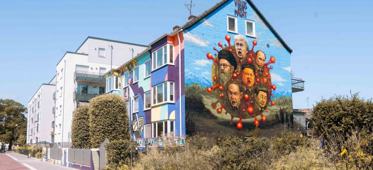 „Virus der Macht“ – Street Art mit politischer Botschaft in Düsseldorf